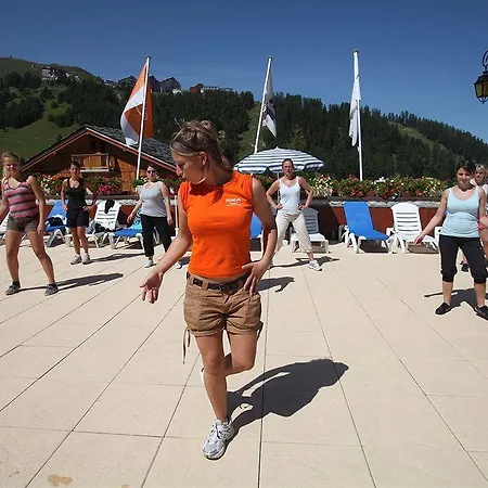 Aparthotel Pierre & Plagne Lauze 3*