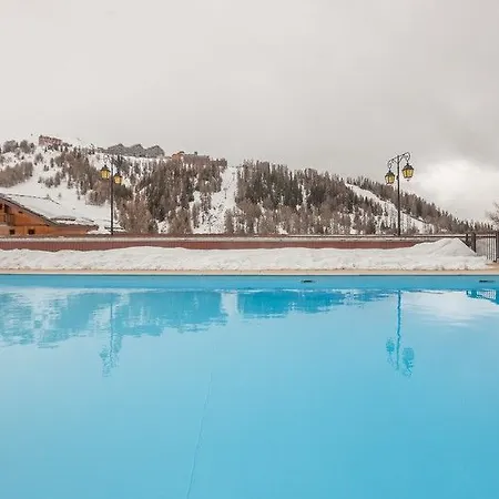 Pierre & Plagne Lauze 3*