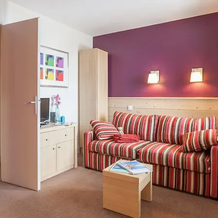 Hotel apartamentowy Pierre & Plagne Lauze 3*